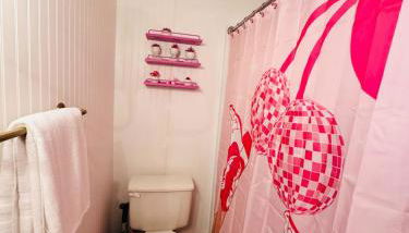 Barbie-1Bed1BathKitchDeckGrill-Sleeps Up to 4 - Foto 4