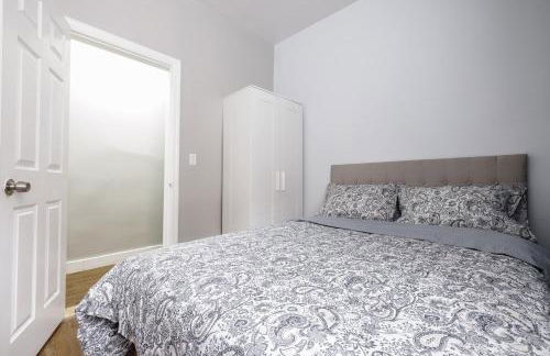 Ultimate Urban living at Centrally Located Apartments - Photo 23