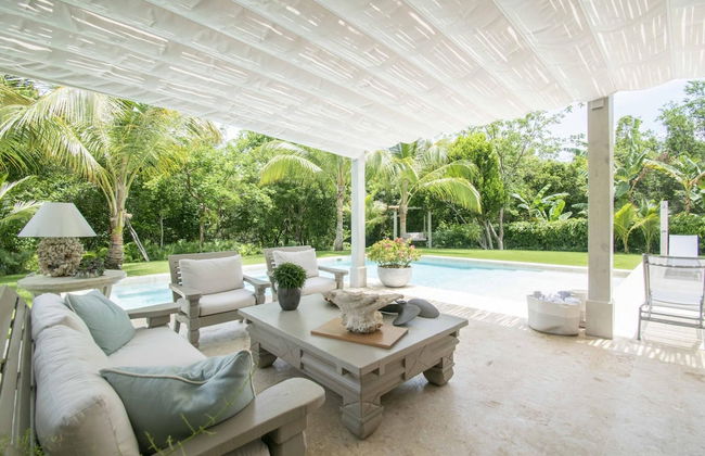 Stylish Fully-staffed Villa Near Beach and Lagoons in Exclusive Golf Resort - Photo 15