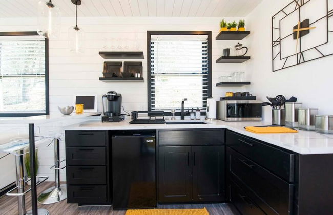 The Zephyr Tiny Container Home 12 min to Downtown Waco - Foto 10