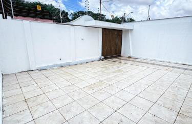 Casa de bairro tranquilo 1 a 10 pessoas com ótima localização e vigia de rua - Foto 2