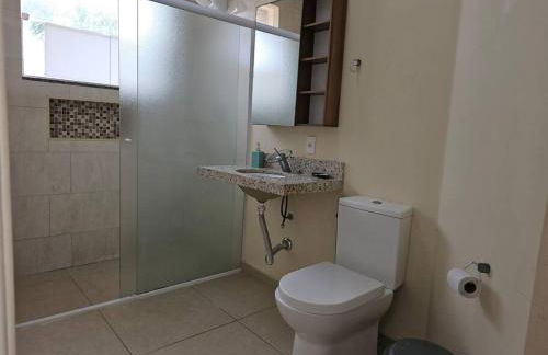 Belíssima Casa a Beira Mar com Piscina Aquecida Cobrado a Parte, 5 Quartos com Ar Condicionado, Amplo Salão de Jogos com Mesas de Bilhar e Pebolim, Amplo Espaço Externo com Churrasqueira em Deck Gourmet Coberto frente a Piscina,Tudo isso á Beira Mar - Photo 37