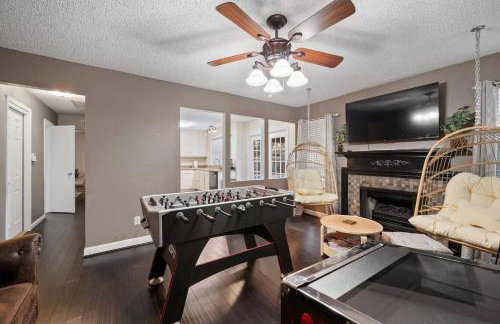 Brand New Stay! Pool • Hot Tub • Game Room Retreat - Foto 33