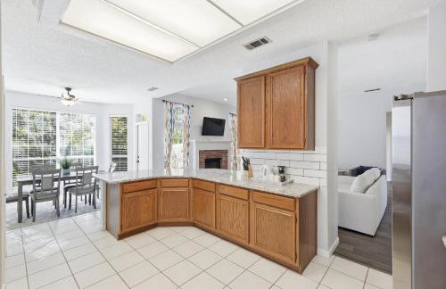Bright and Cozy 4B Retreat in Frisco - Foto 35