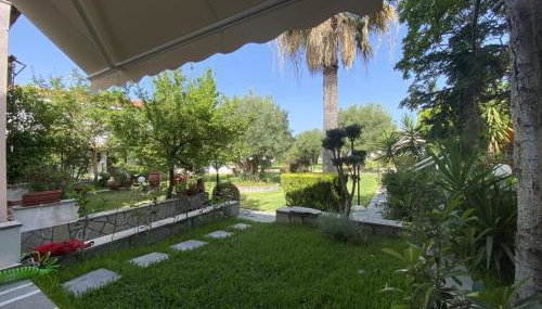 ELiFourka - Seaside Luxury - 170m to the Beach - Power Onsite for Electric Vehicle - Foto 4, Garden