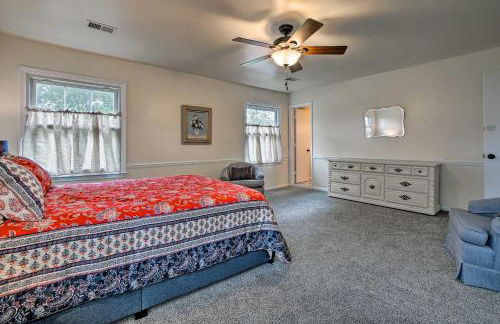 Remodeled Historic Farmhouse about 20 Mi to KC! - Foto 14