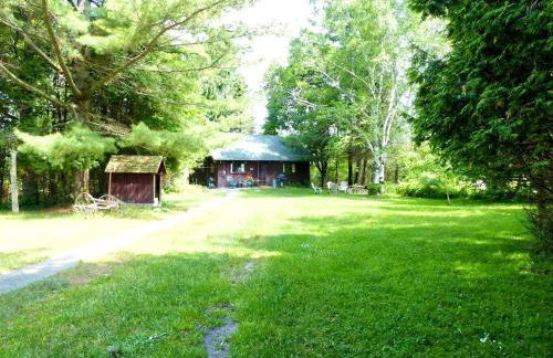 Rustic Cabin Rental on a Wildlife Sanctuary in Manistee, Michigan - Foto 19