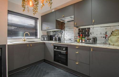 Spacious 2 bedroom house Sleeps 4 l On-Street Parking l The Cosy Corner Nationwide - Foto 9