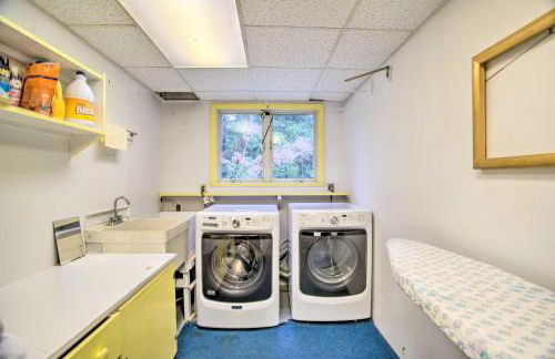 Deck and Grill, Walk to Beaches! Falmouth Retreat - Foto 79