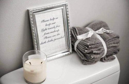 Quaint house, king bed 2min from down town - Photo 20