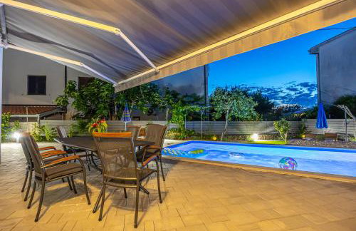 VILLA NINA MALINSKA 150m FROM THE BEACH, SWIMMING POOL - Foto 5
