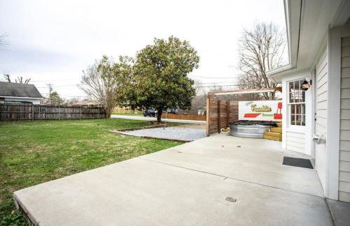 Brookwood Getaway Stock Tank Pool Outdoor Theater - Foto 20