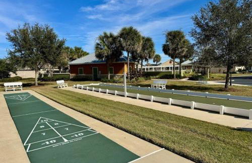 Cozy Oasis in Prime Location with Sunset Lake View, Golf Cart and Bathtub - Foto 43