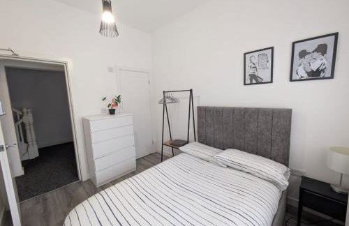 6 bedroom 6 Ensuite 1 min to M6 Jct 9 15 min to Bham - Foto 22