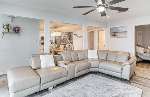 Luxury Lakefront Retreat with Dock in Runaway Bay - Foto 15