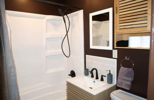 DT Location W Washer and Dryer. Fully Renovated. - Foto 9