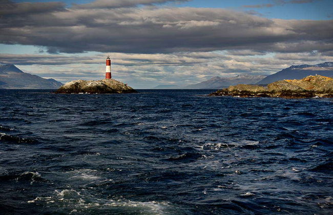 Paseo en yate por el Canal Beagle + Trekking por isla Bridges - Foto 2