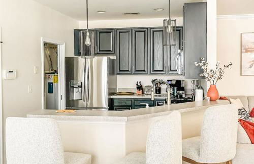 Spacious Private 2BR-2BA I Pool I Garage I Central - Foto 2