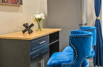 Chic 4BR Dwelling with Backyard in Philadelphia - Foto 21