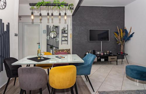 Spacious Apartment Center - Photo 6