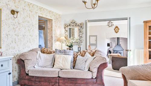 Polean Farm Old Farmhouse - With Large Jacuzzi, Games Room, Near the Sea and with Free Access to a Nearby Pool - Foto 4