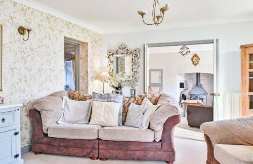 Polean Farm Old Farmhouse - With Large Jacuzzi, Games Room, Near the Sea and with Free Access to a Nearby Pool - Foto 4