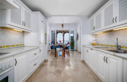 Spacious Seaside Retreat - La Perla del Mar - Photo 4