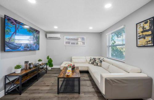 Family-Friendly Tampa Home with Heated Pool - Foto 8