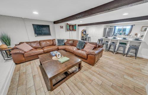 NEW! HUGE 5BR Mountain Views Game Room Hot Tub Lawn Games BBQ - Photo 43