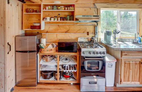 Mtn Views and Fireplace Cozy Trout Creek Tiny Home - Foto 9