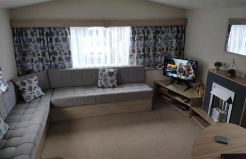 Lovely Static 6 Bed Caravan at Billing Aquadrome - Photo 22