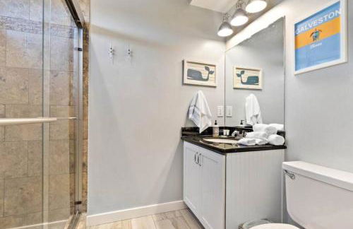 3-story beach house with incredible ocean views, steps to the beach - Photo 22