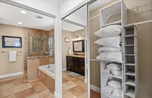 Executive Retreat - Renovated - Spacious - Views - Foto 14