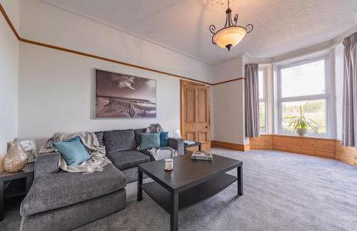 Spacious 4BR Home - Extra Sleeping Prestigious Spot - Foto 13