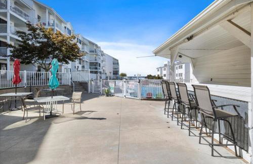 Lakefront Osage Beach Condo + Workspace w/ Pool Views - Foto 39