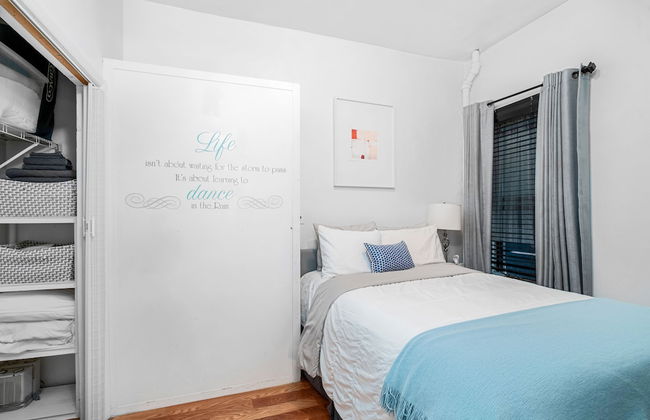 Perfectly Located near Restaurants, Shops, & Sites - Foto 1