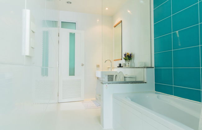 Silom convent garden - Photo 77