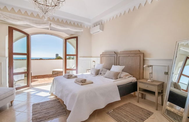 Super Villa Near Beach with Heated Pool - Foto 7