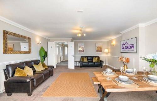 Stylish 5-Bedroom House, Accommodates 10, Fast Wi-Fi & Private Garden - Foto 23