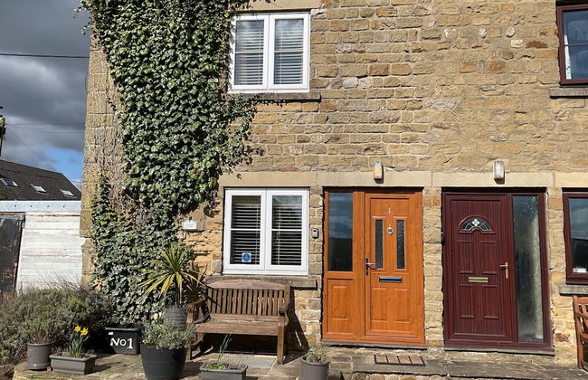 Captivating 2-bed Cottage in Grewelthorpe - Foto 1