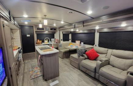 River RV, Romance Glamping Pup Paradise Riverside - Foto 5