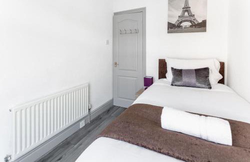 Superb Spacious House For Contractors & Families & Private Parking By Liverpool Short Stay - Foto 6