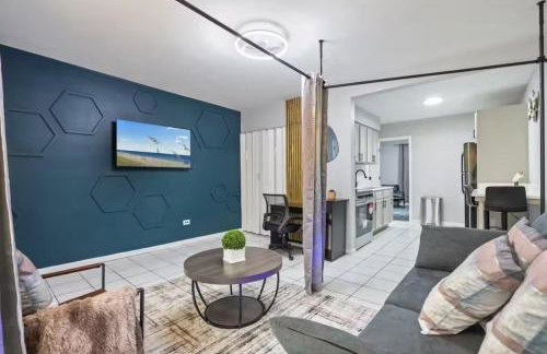 Convenient Mid and Extended Stay Near Airport - Foto 30