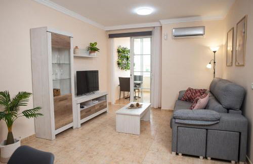 Apto ISA: amplio y acogedor apto de 75m con terraza, aire acondicionado y parking gratuito - Foto 1