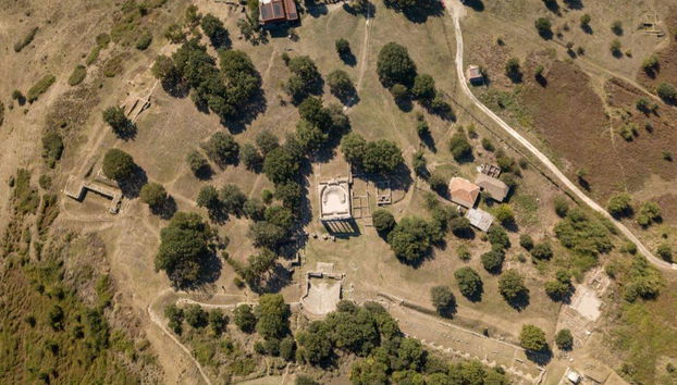 Tour de Dia Inteiro: Mosteiro de Apolónia e Ardenica - Foto 2