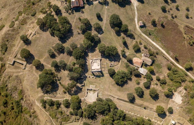 Tour de Dia Inteiro: Mosteiro de Apolónia e Ardenica - Foto 2