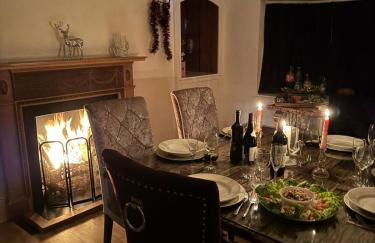 Grade II Listed Farmhouse, Pool, Hot Tub, Games Room, Celebration Hall, Car Park, 10ppl, 45 min from Central London - Foto 57