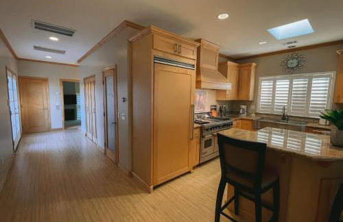 2 min walk to beach! Large Home! Rooftop Deck! - Foto 12