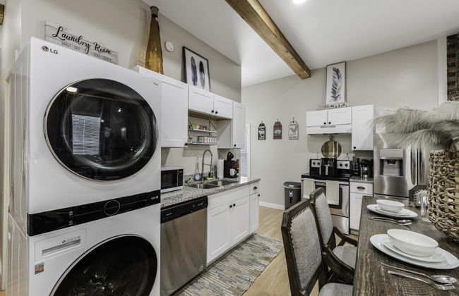 Stockyards- 4min Pet Friendly 3BR Luxe Gem - Foto 27