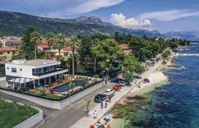 Beachfront Villa Baronessa with Pool - Photo 48